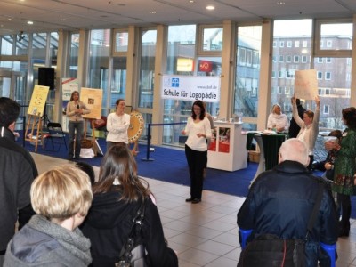 Schule für Logopädie im Shoppingcenter