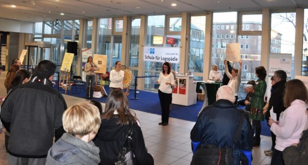 Schule für Logopädie im Shoppingcenter